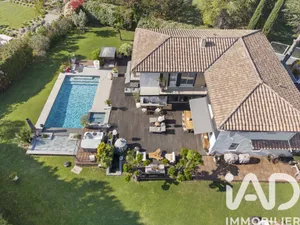 Architectural house in Aix-en-Provence (13090)