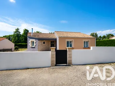 Maison traditionnelle à Saint-Maurice-des-Noues (85120)