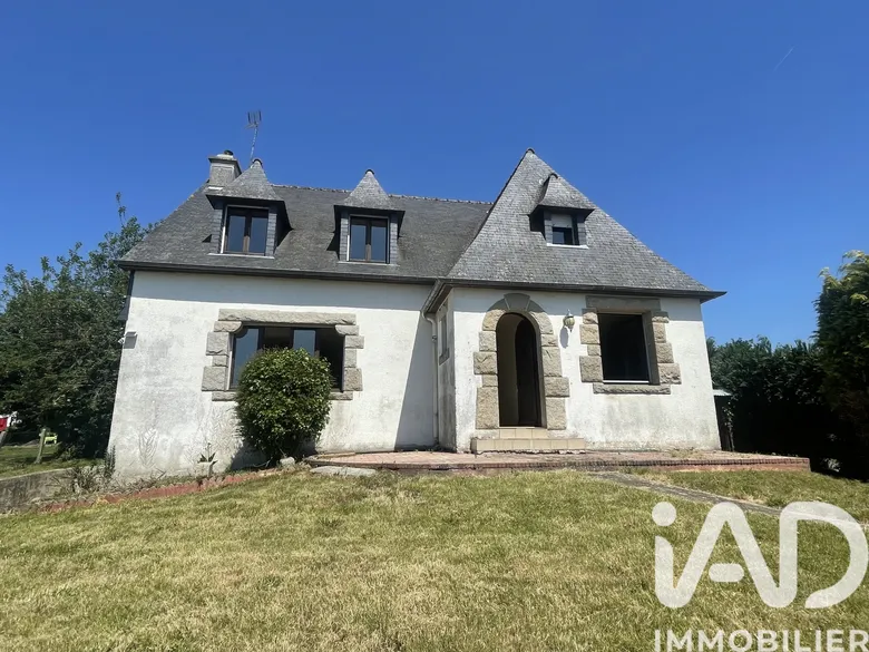 Maison 5 pièces 128 m² · à Saint-Caradec · 128 m² · 170 000 €
