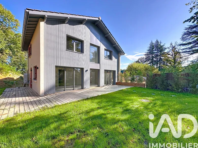 Maison 6 pièces 131 m² · à Charbonnières-les-Bains · 131 m² · 635 000 €