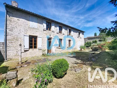 Village house in Xaintray (79220)