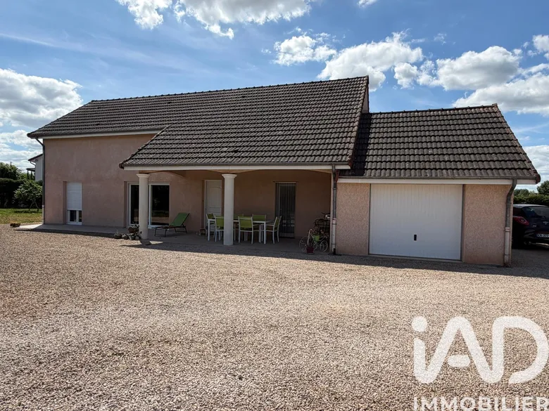 Maison 5 pièces 115 m² · à Vitry-en-Charollais · 115,3 m² · 255 000 €