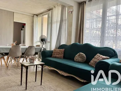 Apartment in Crosne (91560)