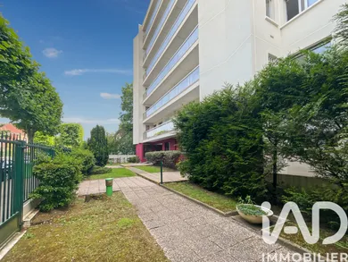 Apartment in Les Pavillons-sous-Bois (93320)