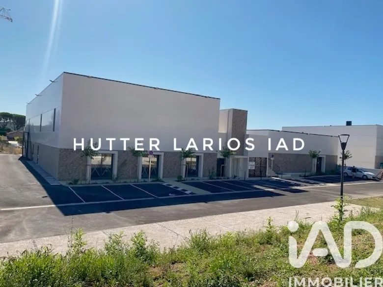 Local commercial 560 m² · à Cuers · 560 m² · 899 000 €