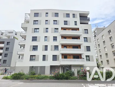 Apartment in Grenoble (38100)