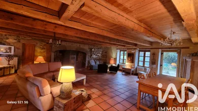 Maison traditionnelle à Saint-Sauves-d'Auvergne (63950)