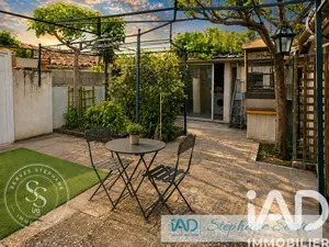 Townhouse in Le Pontet (84130)