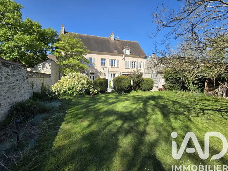Maison 11 pièces 266 m² · à Fleurines · 266 m² · 790 000 €