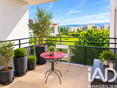 Apartment in L'Isle-d'Abeau (38080)