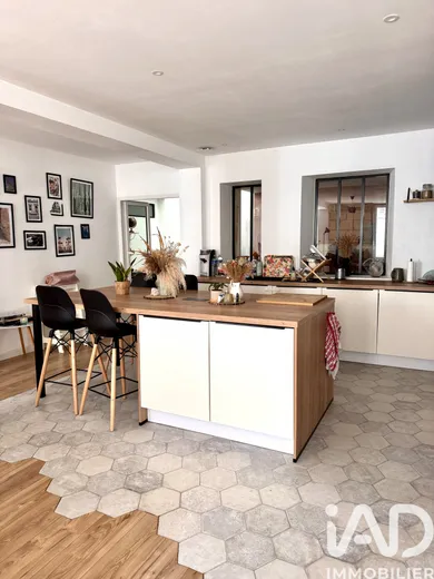 Apartment in Bordeaux (33800)