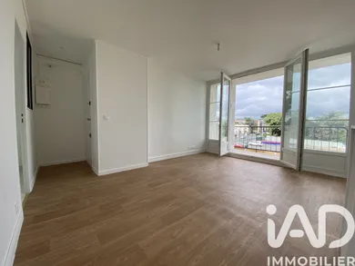 Apartment in Sainte-Geneviève-des-Bois (91700)