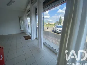 Commercial walls in Le Passage (47520)
