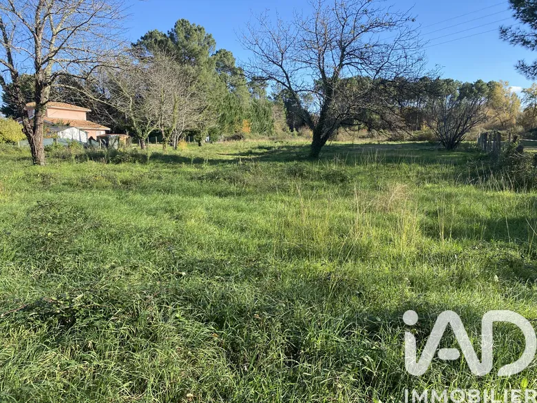 Terrain à bâtir à Saint-Selve (33650) · 175 000 €