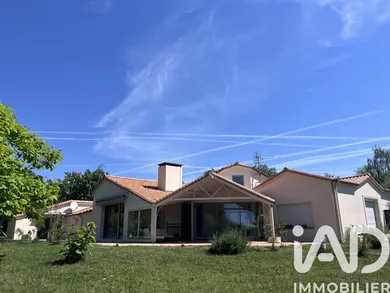 Architectural house in Chantonnay (85110)