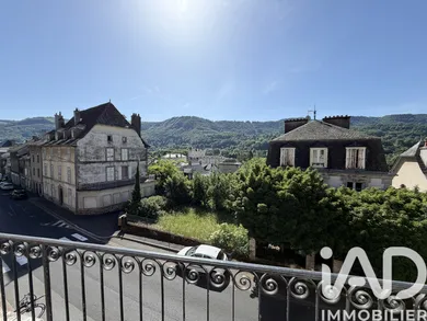 Appartement à Vic-sur-Cère (15800)