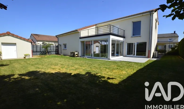 Maison 8 pièces 200 m² · à Amanvillers · 200 m² · 520 000 €