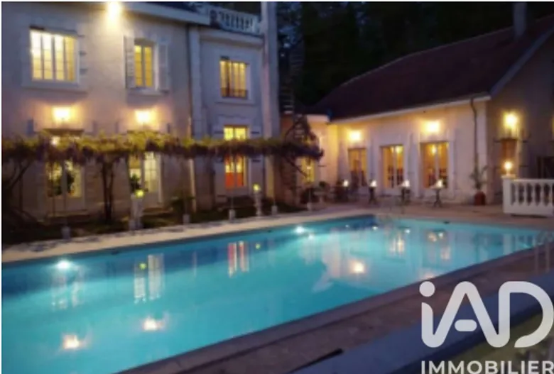 Chambres d’hôtes, Gîtes​ à Aubin (12110) · 667 m² · 612 600 €
