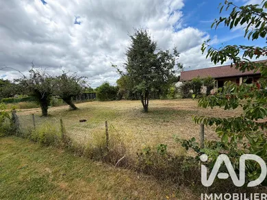 Land in Saint-Bonnet-près-Riom (63200)