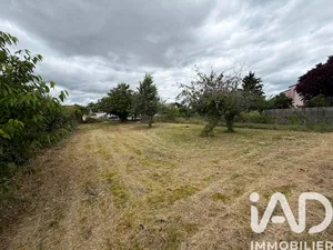 Land in Saint-Bonnet-près-Riom (63200)