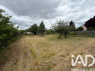 Land in Saint-Bonnet-près-Riom (63200)