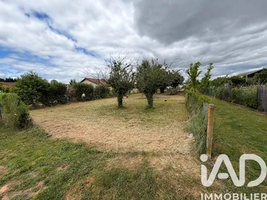 Land in Saint-Bonnet-près-Riom (63200)