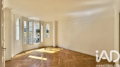 Apartment in Paris (75017)