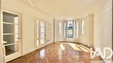 Apartment in Paris (75017)