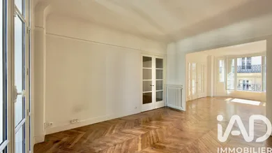 Apartment in Paris (75017)