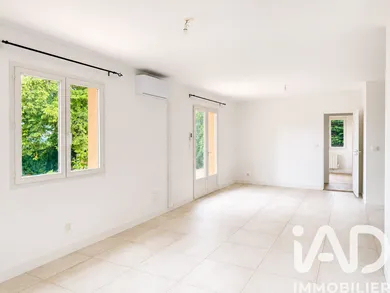 Apartment in Saint-Genis-Laval (69230)