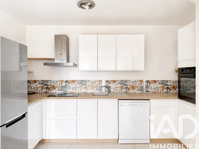 Apartment in Saint-Genis-Laval (69230)