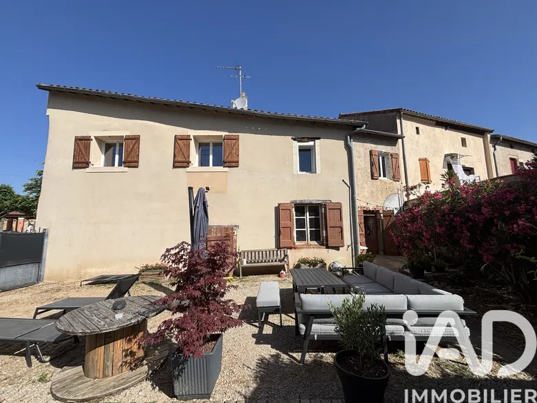 Maison 4 pièces 202 m² · à Lagrave · 202 m² · 229 000 €