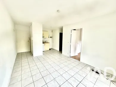 Apartment in Bordeaux (33300)