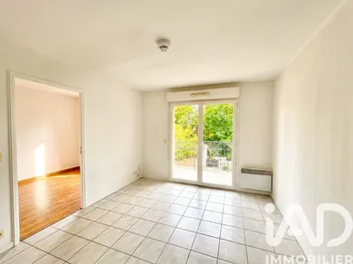 Apartment in Bordeaux (33300)