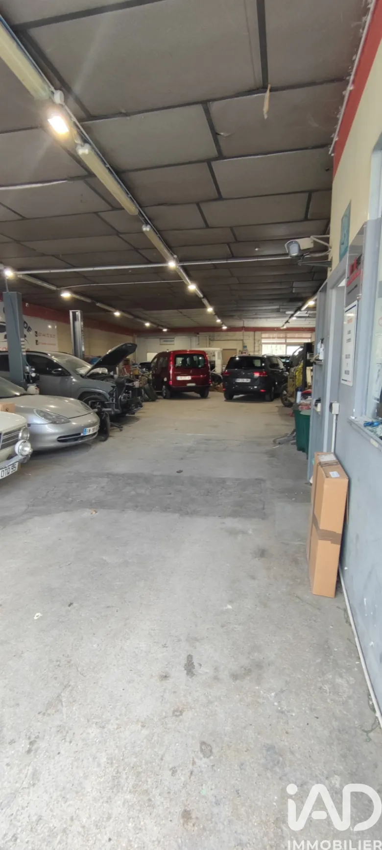 Parking 150 m² · à Mouy · 150 m² · 165 000 €