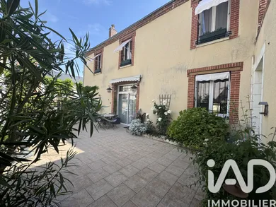 Village house in Montigny-le-Gannelon (28220)