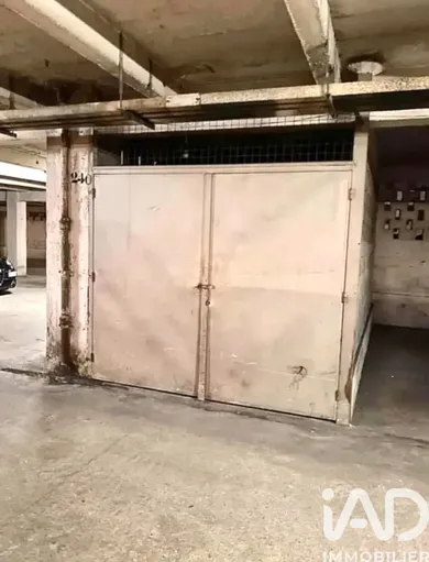 Parking in Paris (75016)