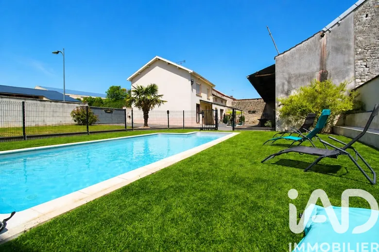 Maison 7 pièces 220 m² · à Vertus · 220 m² · 264 000 €