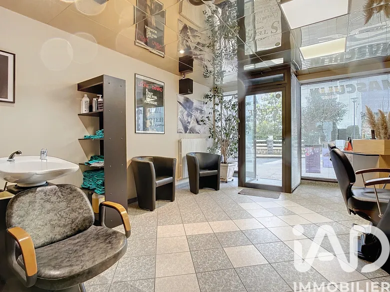 Murs commerciaux à Trégueux (22950) · 57 m² · 270 000 €