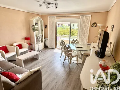 Apartment in Saint-Cyr-sur-Mer (83270)