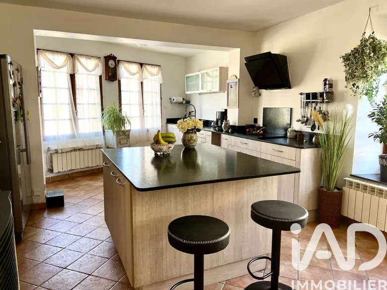 Maison 7 pièces 228 m² · à Sainte-Geneviève · 228,1 m² · 369 000 €
