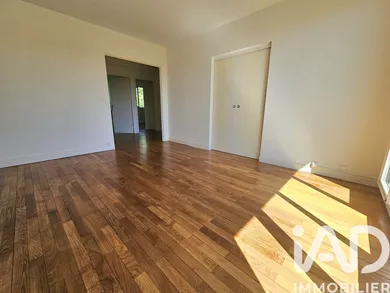 Apartment in Le Chesnay (78150)