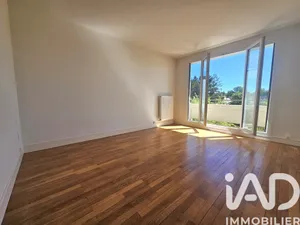 Apartment in Le Chesnay (78150)