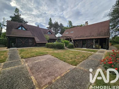 Architectural house in Bressolles (03000)