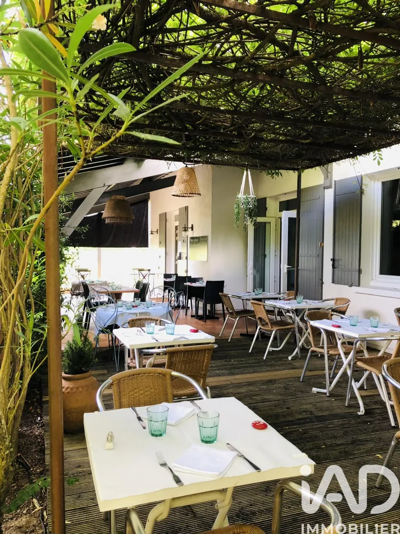 Local commercial 338 m² · à Galgon · 337,9 m² · 680 000 €