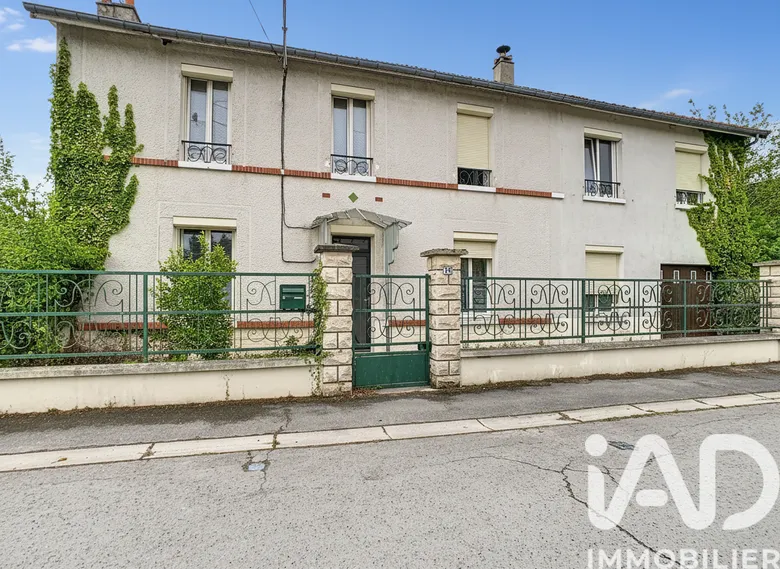 Maison 7 pièces 176 m² · à Pleurs · 176 m² · 220 000 €