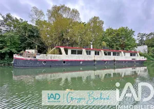 Barge in Poissy (78300)
