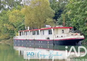 Barge in Poissy (78300)