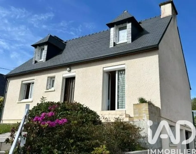 Maison 5 pièces 107 m² · à Châteauneuf-du-Faou · 107,3 m² · 130 000 €