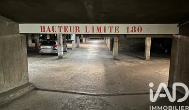 Parking à Paris (75011)